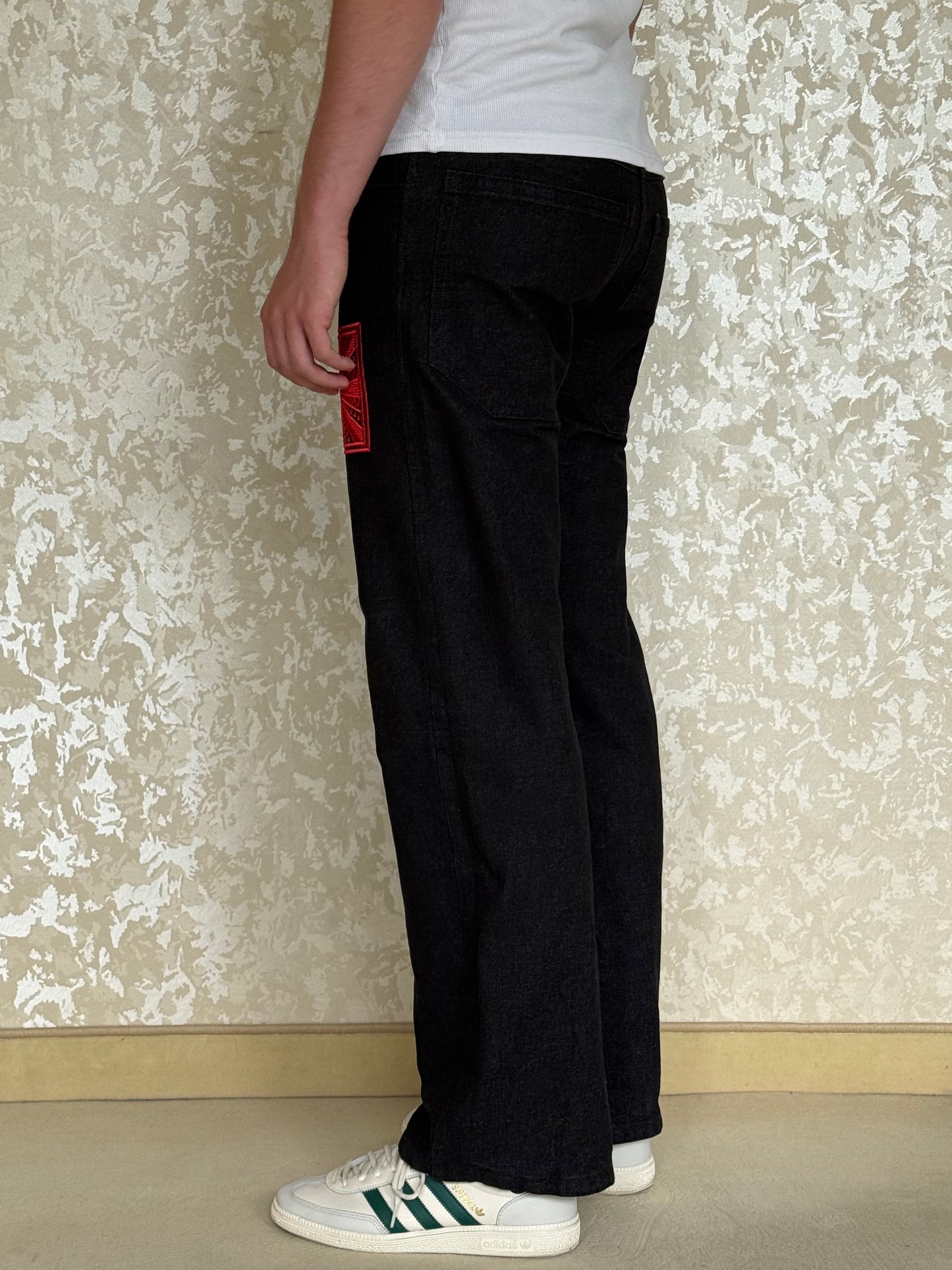 RED EMBROIDERED CUBE Jeans